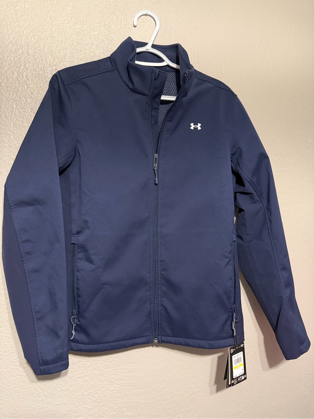Woman’s size Medium Loose Under Armour Navy Shield Jacket Coldgear Coat NWT